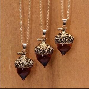 🍂Gold tone glass acorn necklace 🍁
